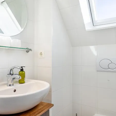 Carolin App 3 Og Links Apartman